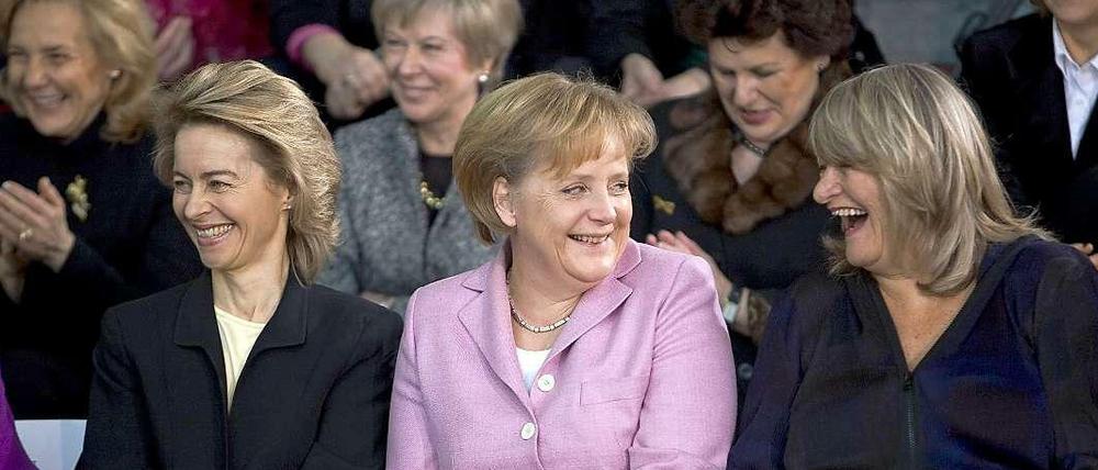 Frauen mit ganz unterschiedlichen Biografien: Verteidigungsministerin Ursula von der Leyen, Kanzlerin Angela Merkel und Feministin Alice Schwarzer.