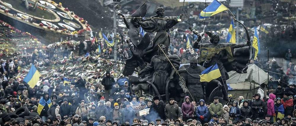 Demonstranten haben sich auf dem Maidan in Kiew versammelt, um gegen die militärischen Aggressionen Russlands zu demonstrieren.