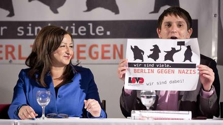 Die Berliner Integrationssenatorin Dilek Kolat (SPD) und Jörg Steinert, Geschäftsführer vom Lesben- und Schwulenverband Berlin-Brandenburg, stellen die Plattform "Berlin-gegen-Nazis.de" vor.