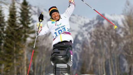 Athletin Andrea Eskau freut sich über den Sieg. 