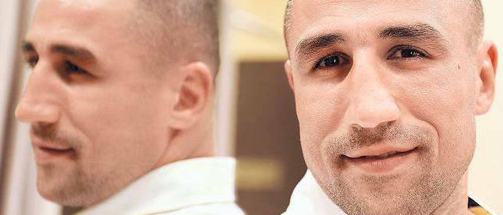 Der Vielseitige. Der gerade erst siegreiche Box-Weltmeister Artur Abraham würde auch mit Kindern Schach spielen.