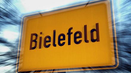 Die Meinungsvielfalt im Internet wird von diversen Verschwörungstheorien begleitet.