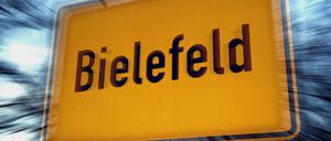 Die Meinungsvielfalt im Internet wird von diversen Verschwörungstheorien begleitet.
