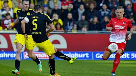 Gleich ist er drin. Sebastian Kehl trifft mit diesem Linksschuss zum 1:0-Sieg ins Tor.