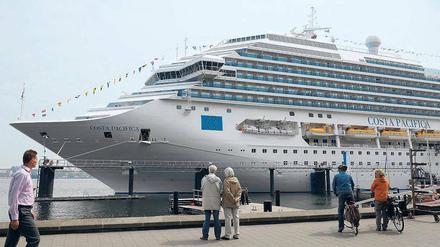 Virengefahr. Bis zu 300 deutsche Touristen waren auf der „Costa Pacifica“ seit Mitte Februar unterwegs.