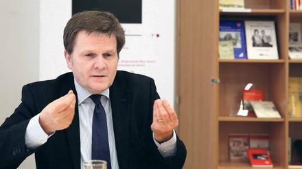 Pflegebedürftigkeit sollte künftig nach anderen Kriterien als bisher festgestellt werden, fordert Awo-Chef Stadler. 