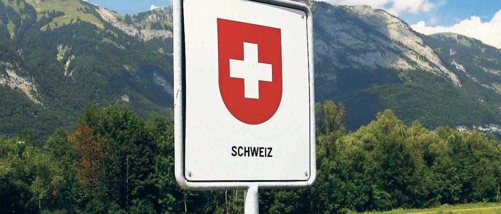 Eine Idylle. Die Schweiz lockt nicht nur mit ihren Bergen und Wiesen. Auf Nummernkonten haben viele Deutsche jahrzehntelang ihr Geld vor dem heimischen Finanzamt versteckt.