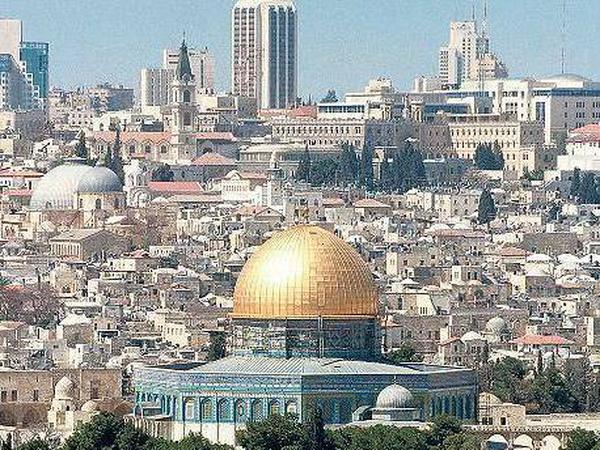 Die Skyline von Jerusalem, im Vordergrund der Felsendom auf dem Tempelberg.