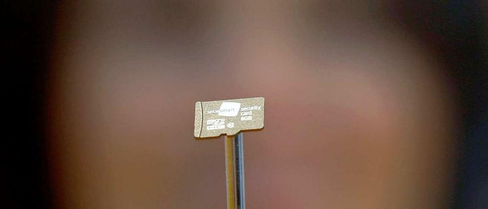 Kleiner Chip, der das Telefonieren sicherer macht.