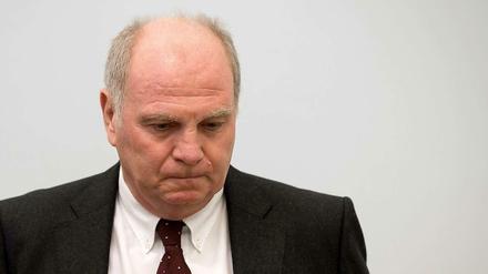 Uli Hoeneß gestand am Montag, nicht 3,5 sondern 18,5 Millionen Euro Steuern hinterzogen zu haben.