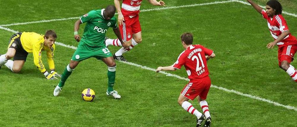 Erinnerung an eine Demütigung. Vor fünf Jahren verlor der FC Bayern 1:5 in Wolfsburg und fing sich dabei auch das unvergessene Hackentor des Brasilianers Grafite ein.
