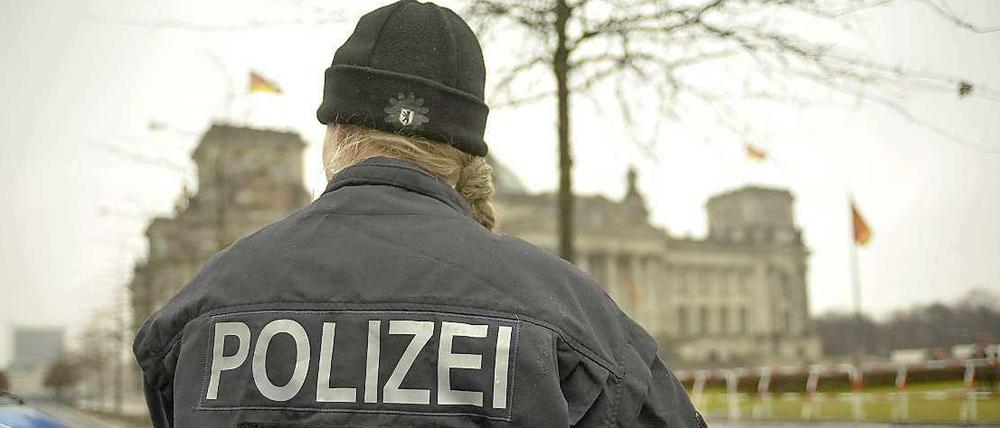 Weibliche Beamte sind bei der Polizei immer noch in der Minderheit.