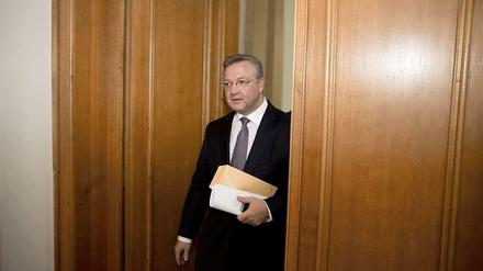 Innensenator Frank Henkel (CDU) hält die Hütten auf dem Oranienplatz für rechtswidrig.