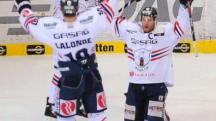 Heimvorteil! Mit dem 4:1 in Ingolstadt verteidigten die Eisbären Platz acht. 