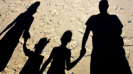 Familien schätzen ihre Lage ziemlich positiv ein. Allerdings führt ihr chronischer Zeitmangel bei jedem fünften Kind zu gesundheitlichen Problemen.