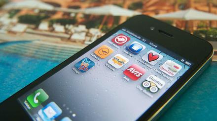 Eine Vielzahl an Apps ermöglicht heute die Reisebuchung mit dem Smartphone