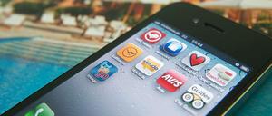 Eine Vielzahl an Apps ermöglicht heute die Reisebuchung mit dem Smartphone