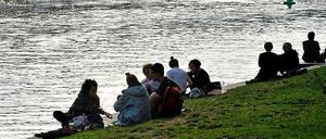 Der Landwehrkanal – Bei gutem Wetter ist er Anziehungspunkt für viele Menschen in Berlin.