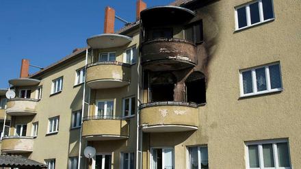 Die rußgeschwärzte Fassade des Hauses im Büchsenweg in Berlin-Reinickendorf.
