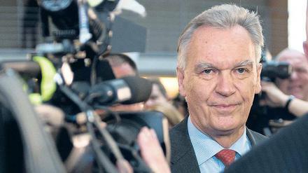 Offen offensiv. Als Präsident des Bundeskriminalamts hat Jörg Ziercke fünf Innenminister erlebt. Leicht hatte es mit ihm keiner.