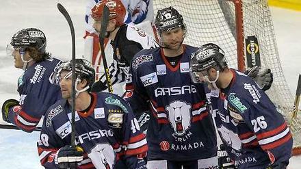 Nach dem Sieg in Mannheim haben die Eisbären gute Chancen, mit einem Heimspiel in die Pre-Play-offs zu starten
