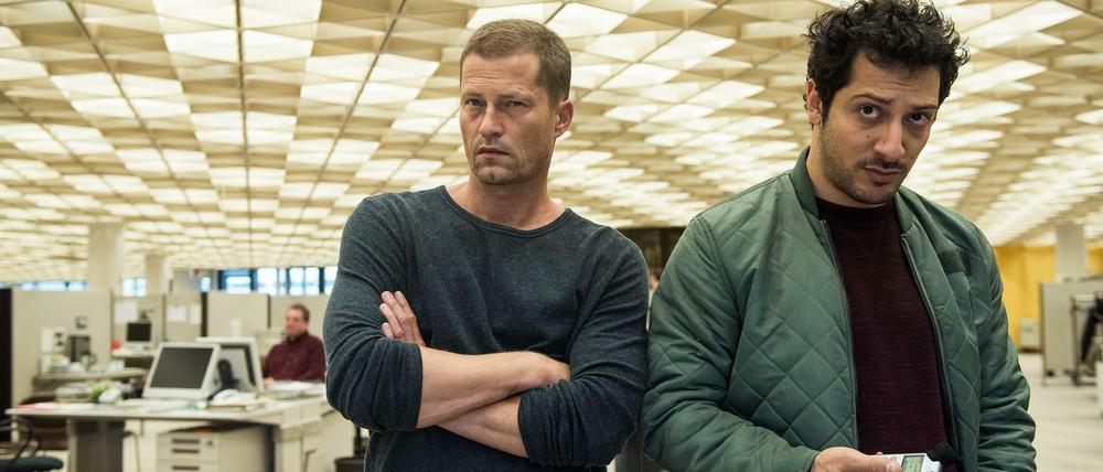 Nuscheln statt Kuscheln: "Tatort"-Kommissar Nick Tschiller (Til Schweiger,li.) und Ermittler Yalcin Gümer (Fahri Yardim) bekommen die Zähne nicht auseinander.