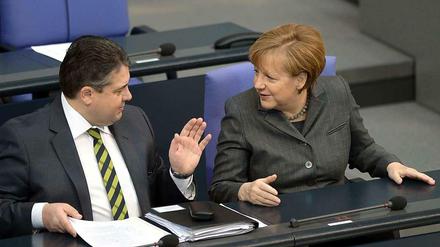 Kanzlerin und Vize-Kanzler auf der Regierungsbank