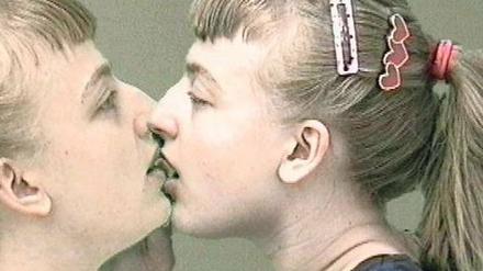Küss mich. Sue de Beers Dreiminuten-Video „Making out with myself“, ein autoerotisches Mini-Melodram. 