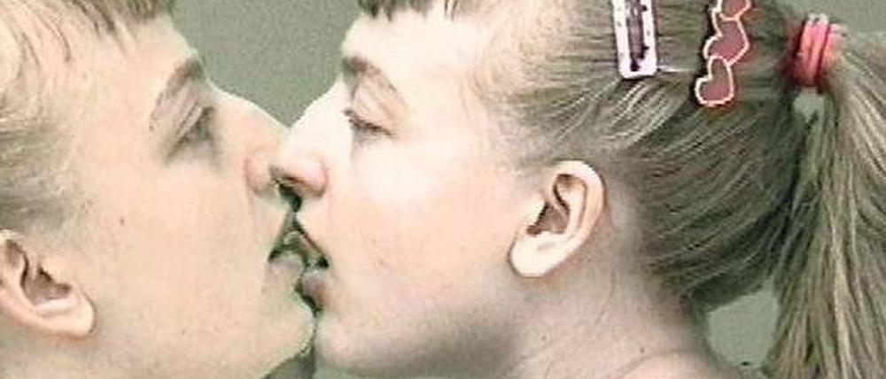 Küss mich. Sue de Beers Dreiminuten-Video „Making out with myself“, ein autoerotisches Mini-Melodram.