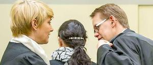 Beate Zschäpe mit ihren Anwälten beim NSU-Prozess in München.