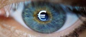 Statt Dollar-Zeichen. Wer die Steuer vom Vorjahr im Blick hat, kann sich einige hundert Euro sichern.