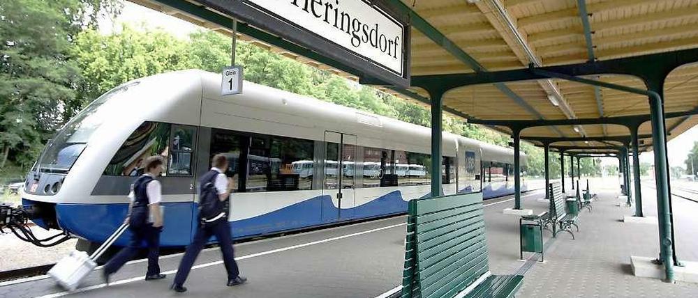 Auch schon in Urlaubsstimmung? Der Bahnhof Heringsdorf auf Usedom wurde in den 90ern saniert. Nun stellt die Bahn den Usedom-Express aus Berlin ein.