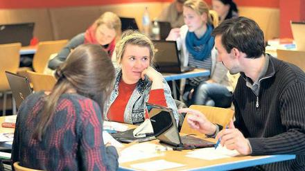Gruppentherapie. Schreibblockaden haben oft psychologische Ursachen.