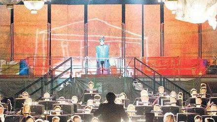 Beziehungsgespräch in der Bruchbude. Walhall ist in Elfriede Jelineks „Rein Gold“ unschwer als Dauerbaustelle der Lindenoper zu erkennen.