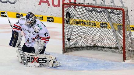 Kein guter Tag in Ingolstadt für die Eisbären und Torwart Rob Zepp. 