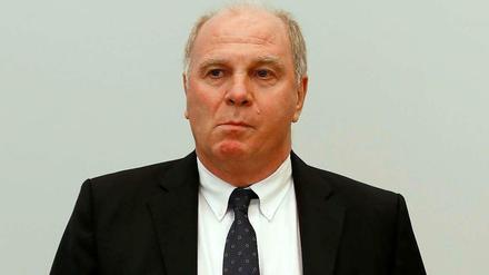 27,2 Millionen Euro - und kein Ende? Uli Hoeneß beim Steuerhinterziehungsprozess im Landgericht München.