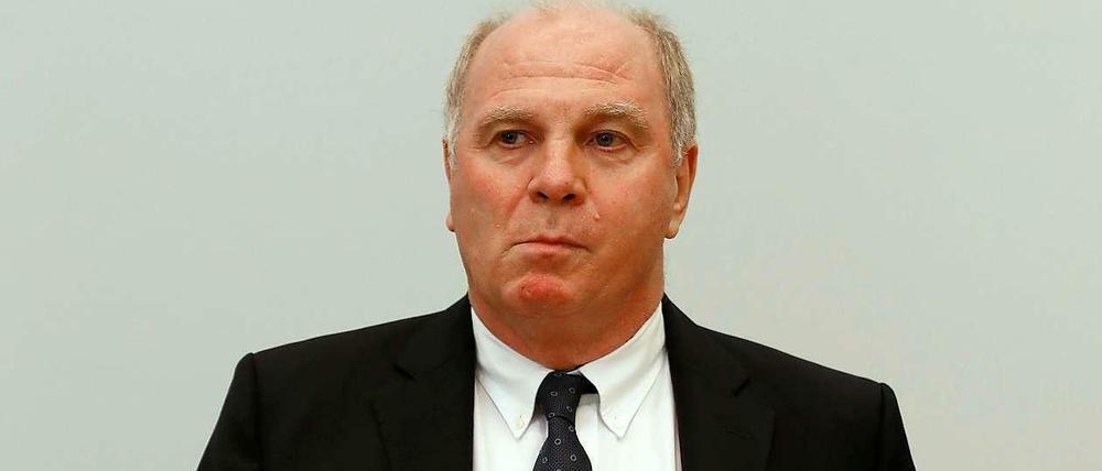 27,2 Millionen Euro - und kein Ende? Uli Hoeneß beim Steuerhinterziehungsprozess im Landgericht München.