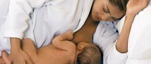 Nahaufnahme. Für die neue Studie wurden erstmals gestillte und nicht gestillte Geschwister verglichen. Damit sollen Verzerrungen früherer Arbeiten ausgeschlossen werden.