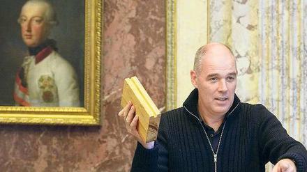 Alles was Geld bringt. 2011 verkaufte Matthias Hartmann den alten Holzfußboden des Burgtheaters für 600 Euro das Kilogramm. 