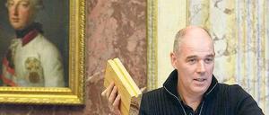 Alles was Geld bringt. 2011 verkaufte Matthias Hartmann den alten Holzfußboden des Burgtheaters für 600 Euro das Kilogramm. 
