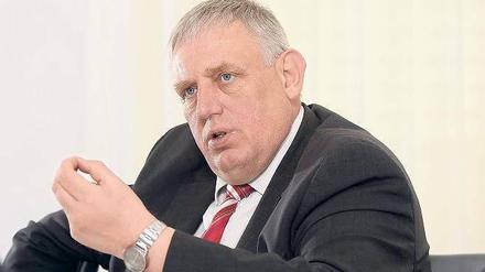 Der CDU-Politiker Karl-Josef Laumann (56) ist seit Dezember 2013 Pflegebeauftragter der Bundesregierung. Gelernt hat er den Beruf des Maschinenschlossers.