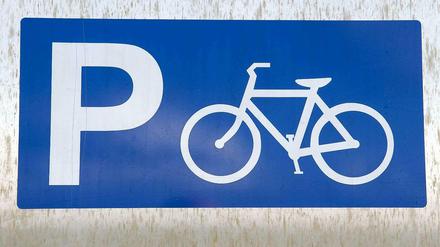 Radfahrer in Potsdam brauchen noch etwas Geduld. Mehr Fahrradstellplätze am Potsdamer Bahnhof wird es nicht vor 2015 geben.