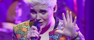 Die Sängerin der Band Elaiza