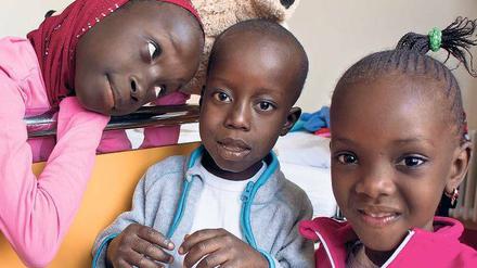 Absa, Samba und Fatou (v.l.) im Krankenhaus.