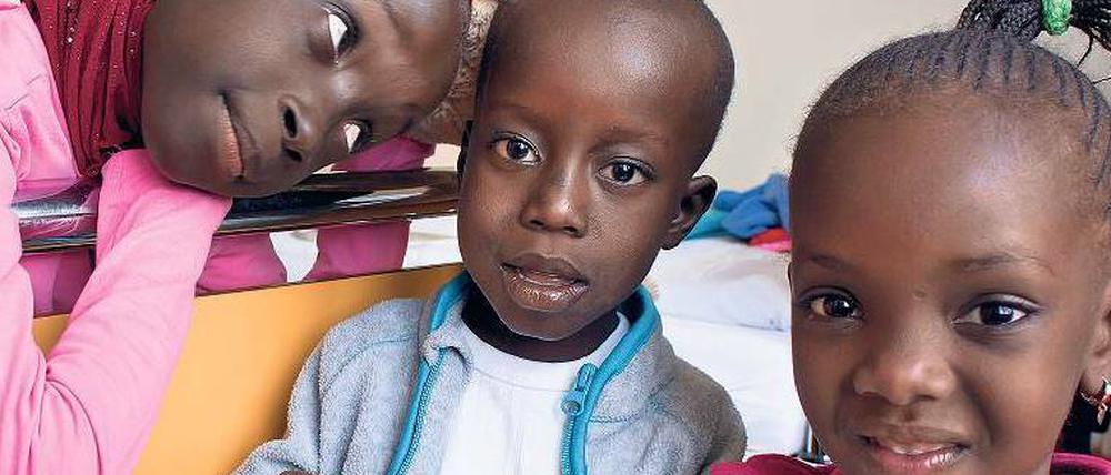 Absa, Samba und Fatou (v.l.) im Krankenhaus.