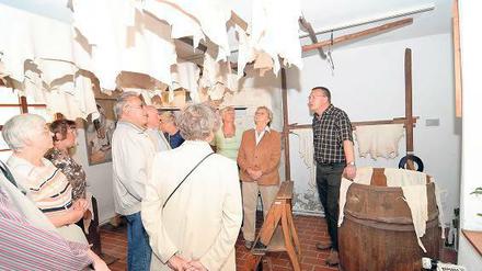 Besuchern wird von Andreas Hanslok keineswegs das Leder gegerbt.