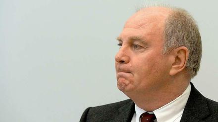 Im spektakulären Steuerprozess gegen den Präsidenten des FC Bayern München ist das Urteil gefallen. Uli Hoeneß soll für drei Jahre und sechs Monate ins Gefängnis. 
