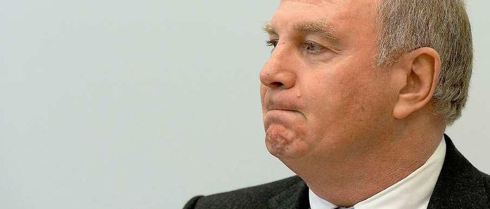 Im spektakulären Steuerprozess gegen den Präsidenten des FC Bayern München ist das Urteil gefallen. Uli Hoeneß soll für drei Jahre und sechs Monate ins Gefängnis. 