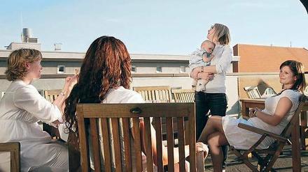 Schöne Aussichten. Bei Grillfeiern auf der Firmenterrasse sind Kinder und Partner willkommen.
