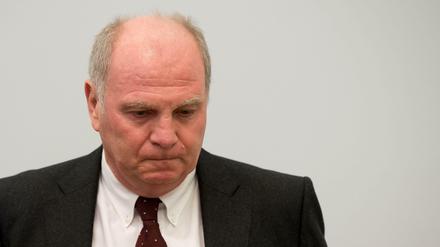 Uli Hoeneß Er werde „alles dafür tun, dass dieses für mich bedrückende Kapitel abgeschlossen werden kann“.